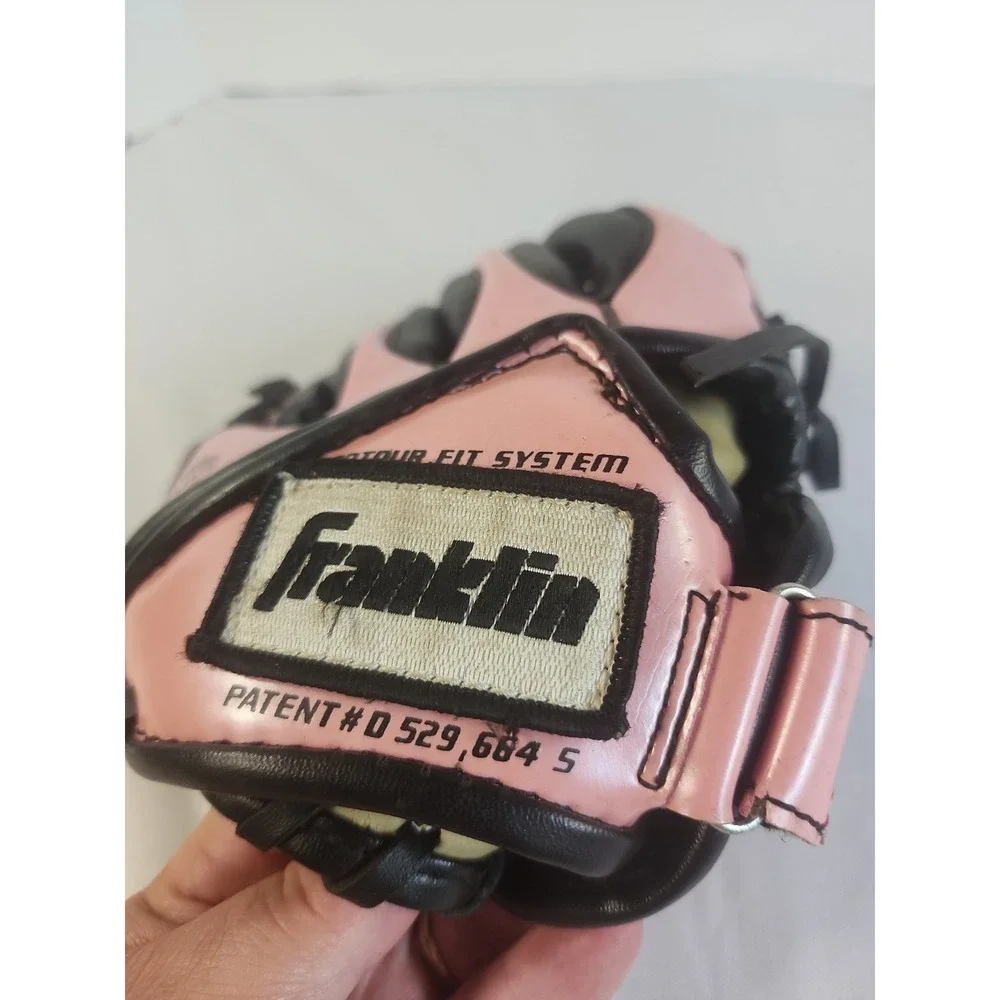 Franklin Left Hand Youth Girls Pink And Black Baseball Softball Mitt Size 9.5